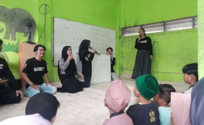 Aksi Ramadan INH: Bersihkan Mushola dan Buka Puasa Bersama Pemulung di Bekasi. (AlexaPodcast.ID)