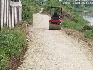 Pembangunan Jalan Tanpa Plang di Warung Bambu Tuai Sorotan. (AlexaPodcast.ID)