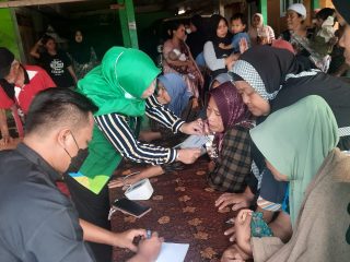 Bakti Sosial RSUD Jatisari: Ringankan Beban Warga Pascabanjir. (AlexaPodcast.ID)