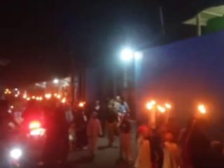 Semangat Kebersamaan Warnai Pawai Obor 1 Muharram di Kampung Kalijeruk. (AlexaPodcast.ID)