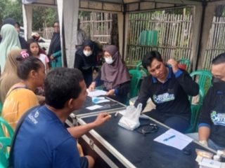 Hijaukan Sungai Kalen Rewak, Warga RT 05 RW 08 Gelar Aksi Peduli Lingkungan. (AlexaPodcast.ID)
