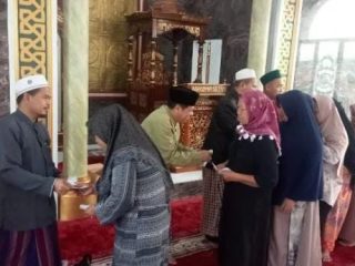 Pj Kades Sukadanau Adakan Santunan Rutin. (AlexaPodcast.ID)