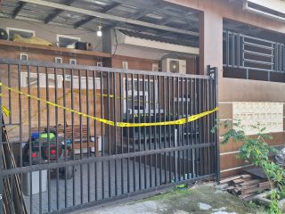 Rumah pasutri yang ditemukan bersimbah darah. (AlexaPodcast.ID)