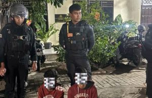 Bawa Celurit dan Stik Golf, Tiga Remaja Diamankan Tim Dalmas Polres Karawang Saat Hendak Tawuran Polisi Tangkap Tiga Remaja Berbekal Senjata Tajam. (AlexaPodcast.ID)