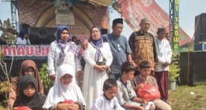 Abdul Syakir Santuni 330 Anak Yatim dan Kaum Dhuafa di Kampung Wangkal Wujud Syukur, Abdul Syakir dan Keluarga Bagikan Santunan untuk 330 Anak Yatim. (AlexaPodcast.ID)