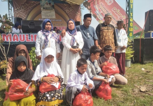 Wujud Syukur, Abdul Syakir dan Keluarga Bagikan Santunan untuk 330 Anak Yatim. (AlexaPodcast.ID)