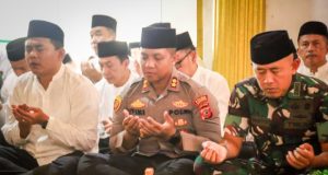 HUT Karawang ke-392, Pemkab dan Polres Karawang Gelar Maulid Nabi di Makam Syekh Quro Pemkab dan Polres Karawang Ziarah ke Makam Syekh Quro dan Manggung Jaya. (AlexaPodcast.ID)