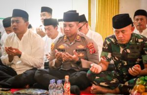 HUT Karawang ke-392, Pemkab dan Polres Karawang Gelar Maulid Nabi di Makam Syekh Quro Pemkab dan Polres Karawang Ziarah ke Makam Syekh Quro dan Manggung Jaya. (AlexaPodcast.ID)