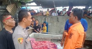 Mayat Bayi Lengkap dengan Ari-ari Gegerkan Warga Rengasdengklok, Polisi Olah TKP dan Selidiki Kasus Jasad Bayi Perempuan Ditemukan Mengapung, Polisi Lakukan Olah TKP. (AlexaPodcast.ID)