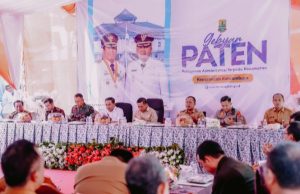 Polres Karawang Dukung Program Pemerintah Daerah Lewat Pengamanan Gebyar Paten di Kutawaluya Pelayanan Publik Terpadu di Kutawaluya Dihadiri Forkopimda. (AlexaPodcast.ID)