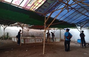 Polres Karawang Amankan Barang Bukti di Lokasi Diduga Judi Sabung Ayam Karangsinom Cegah Perjudian, Polres Karawang Lakukan Pengecekan Rutin di Tirtamulya. (AlexaPodcast.ID)