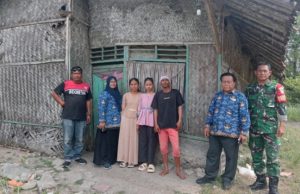 Prihatin Kondisi Warga, Camat Kutawaluya Desak Percepatan Program RTLH di Sindangmukti Rumah Warga Memprihatinkan, Camat Kutawaluya Turun Langsung ke Lokasi. (AlexaPodcast.ID)