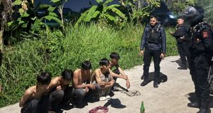 Patroli Sat Samapta Polres Karawang Amankan 5 Remaja, Sita Sajam dan Bom Molotov Polisi Amankan Remaja Hendak Tawuran di Kepuh. (AlexaPodcast.ID) 