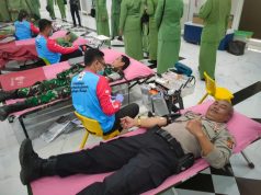 HUT ke-80 TNI, Polres Karawang Kompak Donor Darah untuk Masyarakat TNI-Polri Karawang Gelar Donor Darah di Aula Husni Hamid. (AlexaPodcast.ID)