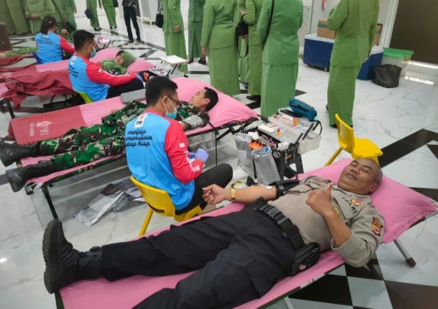 TNI-Polri Karawang Gelar Donor Darah di Aula Husni Hamid. (AlexaPodcast.ID)