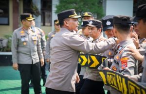 Ratusan Personel Gabungan Ikuti Latihan Dalmas, Polres Karawang Siap Hadapi Situasi Kontinjensi Polres Karawang Perkuat Kesiapsiagaan, Laksanakan Latihan Pengamanan Massa. (AlexaPodcast.ID)