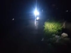 Warga di Kutawaluya Keluhkan Jalan Licin Akibat Normalisasi Beko, 6 Pemotor Terjatuh Jalan Licin di Dusun Tamiang, Enam Pemotor Jadi Korban Kecelakaan. (AlexaPodcast.ID)