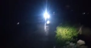 Warga di Kutawaluya Keluhkan Jalan Licin Akibat Normalisasi Beko, 6 Pemotor Terjatuh Jalan Licin di Dusun Tamiang, Enam Pemotor Jadi Korban Kecelakaan. (AlexaPodcast.ID)