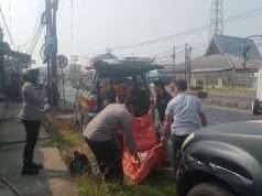 Mayat Diduga Tunawisma Ditemukan di Tepi Jalan Purwasari–Cikampek, Polisi Lakukan Evakuasi Penemuan Mayat di Purwasari. (AlexaPodcast.ID)