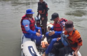 Hari Ketiga Pencarian Korban Tenggelam di Bawah Jembatan Badami Berhasil Ditemukan Tim Gabungan Temukan Korban Tenggelam di Kalimalang. (AlexaPodcast.ID)