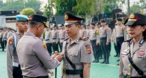 Kapolres Karawang Pimpin Upacara Sertijab di Lapangan Mako Polres Mutasi Jabatan di Polres Karawang, AKP Marsad Jadi Kasubagdal Ops. (AlexaPodcast.ID)