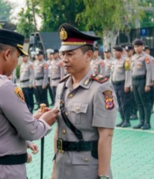 Kapolres Karawang Pimpin Upacara Sertijab di Lapangan Mako Polres Mutasi Jabatan di Polres Karawang, AKP Marsad Jadi Kasubagdal Ops. (AlexaPodcast.ID)