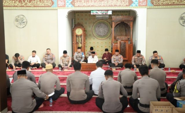 Binrohtal Rutin di Mapolres Karawang, Personel Dibekali Tausiyah dan Motivasi. (AlexaPodcast.ID)