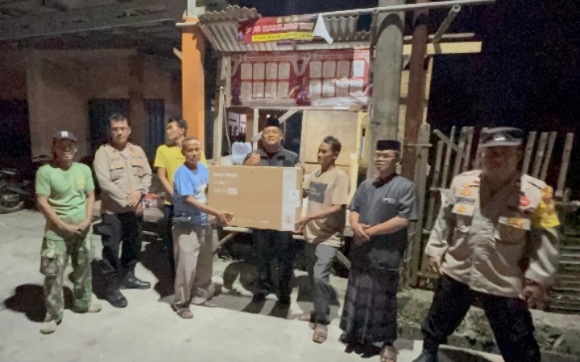 Lewat Cooling System, Kapolsek Tarumajaya Pererat Silaturahmi dan Cegah Gangguan Kamtibmas. (AlexaPodcast.ID) Lewat Cooling System, Kapolsek Tarumajaya Pererat Silaturahmi dan Cegah Gangguan Kamtibmas. (AlexaPodcast.ID)