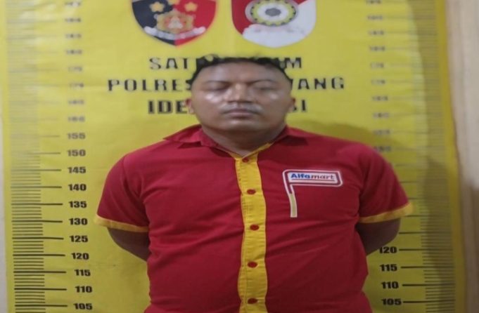 Polres Karawang Tangkap Pelaku Pembunuhan Karyawan Minimarket yang Jasadnya Ditemukan di Sungai Citarum Pelaku Penganiayaan Disertai Pemerkosaan Ditangkap di Purwakarta. (AlexaPidcast.ID)