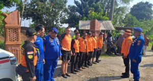 Diduga Bunuh Diri, Pria Lompat ke Sungai Citarum di Klari, Tim SAR Gabungan Lakukan Pencarian Tim SAR Gabungan Sisir Sungai Citarum Cari Pria yang Diduga Lompat dari Jembatan. (AlexaPodcast.ID)