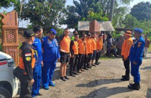 Diduga Bunuh Diri, Pria Lompat ke Sungai Citarum di Klari, Tim SAR Gabungan Lakukan Pencarian Tim SAR Gabungan Sisir Sungai Citarum Cari Pria yang Diduga Lompat dari Jembatan. (AlexaPodcast.ID)