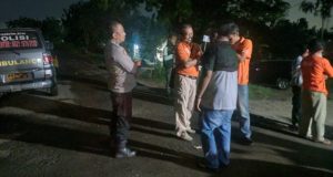 Tim Gabungan Temukan Jenazah Pria yang Diduga Lompat dari Jembatan Irigasi di Klari Warga Munjul Kidul Ditemukan Meninggal Setelah Lompat ke Irigasi Citarum Timur. (AlexaPodcast.ID)