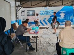 Perpanjang SIM Kini Lebih Praktis, Satlantas Karawang Operasikan Gerai Keliling di Cikampek Polres Karawang Gelar SIM Keliling di Pos Lantas Cikampek. (AlexaPodcast.ID)