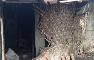 Miris, Rumah Bilik Bambu di Tempuran Ambruk Saat Pemiliknya Terbaring Sakit Rumah Reyot Warga Dayeuhluhur Ambruk Diterjang Angin. (AlexaPodcast.ID)