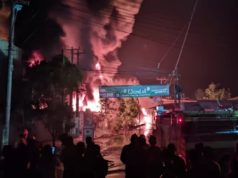 Kebakaran Gudang Pengolahan Oli B3 PT Dame Alam Sejahtera di Karawang, Empat Rumah Ikut Terbakar Gudang PT Dame Alam Sejahtera di Karawang Meledak. (AlexaPodcast.ID)