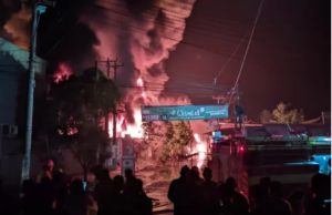 Kebakaran Gudang Pengolahan Oli B3 PT Dame Alam Sejahtera di Karawang, Empat Rumah Ikut Terbakar Gudang PT Dame Alam Sejahtera di Karawang Meledak. (AlexaPodcast.ID)