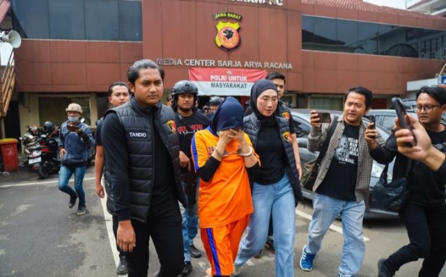 Nekat Habisi Bayi Hasil Hubungan Gelap. (AlexaPodcast.ID) Pasangan di Karawang Nekat Habisi Bayi Hasil Hubungan Gelap. (AlexaPodcast.ID)