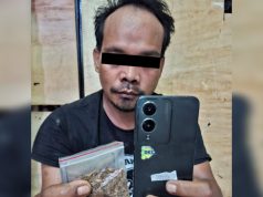 Satresnarkoba Polres Karawang Bekuk Pengedar Tembakau Sintetis Tersangka dan 9,93 Gram Tembakau Sintetis Diamankan. (AlexaPodcast.ID)