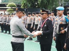 Polres Karawang Gelar Upacara Purna Bakti, Wujud Penghargaan bagi Anggota yang Mengakhiri Masa Dinas Wisuda Purna Bakti Personel Polres Karawang Tahun 2025. (AlexaPodcast.ID)