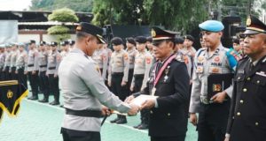 Polres Karawang Gelar Upacara Purna Bakti, Wujud Penghargaan bagi Anggota yang Mengakhiri Masa Dinas Wisuda Purna Bakti Personel Polres Karawang Tahun 2025. (AlexaPodcast.ID)
