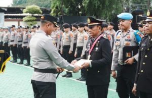 Polres Karawang Gelar Upacara Purna Bakti, Wujud Penghargaan bagi Anggota yang Mengakhiri Masa Dinas Wisuda Purna Bakti Personel Polres Karawang Tahun 2025. (AlexaPodcast.ID)