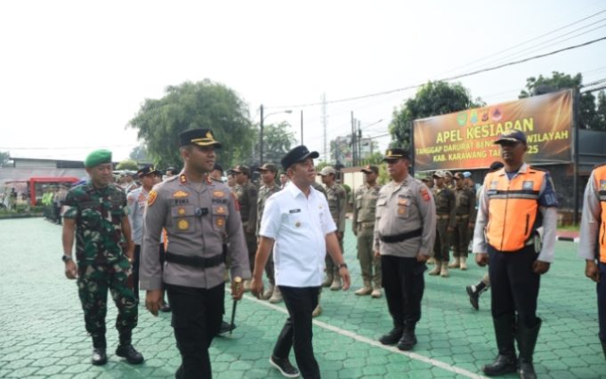 Kapolres Karawang Pimpin Apel Gabungan Kesiapan Tanggap Bencana Polres Karawang Gelar Apel Kesiapsiagaan Hadapi Potensi Bencana Alam. (AlexaPodcast.ID)