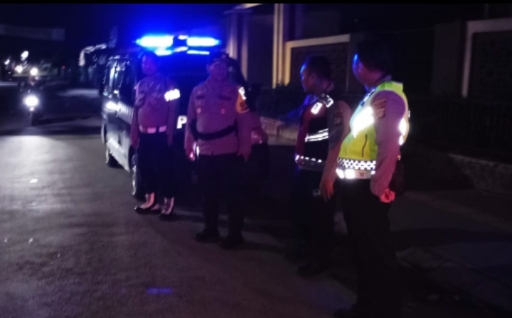 Kapolsek Babelan Pimpin Patroli Biru untuk Tekan Aksi Curas, Curat, dan Curanmor. (AlexaPodcast.ID) Kapolsek Babelan Pimpin Patroli Biru untuk Tekan Aksi Curas, Curat, dan Curanmor. (AlexaPodcast.ID)