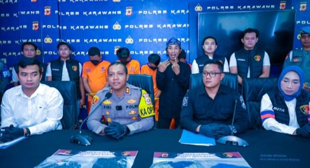 Disangka Pencuri, Anak di Karawang Tewas Usai Dianiaya Empat Warga. (AlexaPodcast.ID) Disangka Pencuri, Anak di Karawang Tewas Usai Dianiaya Empat Warga. (AlexaPodcast.ID)