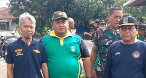 Eceng Gondok Menumpuk, 12 Desa di Kecamatan Kutawaluya Gelar Gotong Royong Massal Camat Kutawaluya Pimpin Aksi Bersih Irigasi untuk Antisipasi Banjir Musim Hujan. (AlexaPodcast.ID)