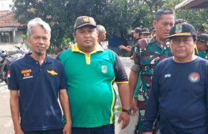 Eceng Gondok Menumpuk, 12 Desa di Kecamatan Kutawaluya Gelar Gotong Royong Massal Camat Kutawaluya Pimpin Aksi Bersih Irigasi untuk Antisipasi Banjir Musim Hujan. (AlexaPodcast.ID)