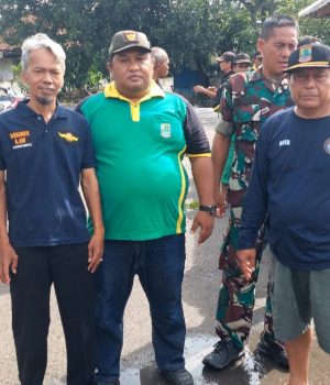 Eceng Gondok Menumpuk, 12 Desa di Kecamatan Kutawaluya Gelar Gotong Royong Massal Camat Kutawaluya Pimpin Aksi Bersih Irigasi untuk Antisipasi Banjir Musim Hujan. (AlexaPodcast.ID)