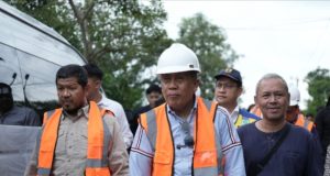 Tinjau Lokasi Pengendalian Banjir, Wakil Ketua DPR RI Disambut Pengamanan Maksimal Polres Karawang Kapolres AKBP Fiki Pastikan Kunker Wakil Ketua DPR RI Berjalan Aman dan Lancar. (AlexaPodcast.ID) 