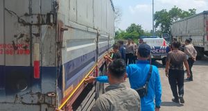 Serangkaian Pemeriksaan Dilakukan, Polres Karawang Dalami Penyebab Lakalantas Dawuan Timur Polres Karawang Percepat Penyelidikan Lakalantas Maut di Jalan Ahmad Yani Cikampek. (AlexaPodcast.ID)