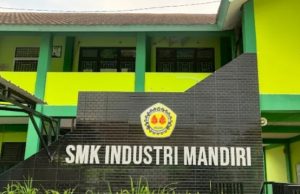 Polemik Penahanan Ijazah di SMK Industri Mandiri Karawang, Orangtua Keluhkan Sekolah Tak Patuhi Aturan Pemprov SMK Industri Mandiri Disorot, Orang Tua Keluhkan Ijazah Siswa Masih Ditahan. (AlexaPodcast.ID)